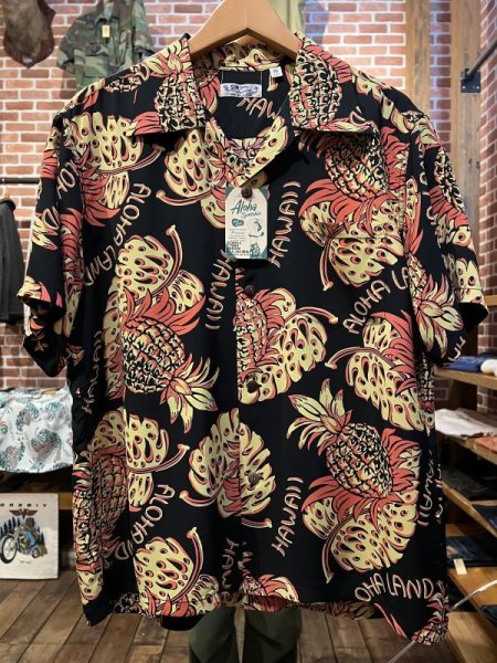 画像1: SUNSURF SS39015 RAYON HAWAIIAN SHIRT “THE PINEAPPLE ISLANDS” BLACK (1)